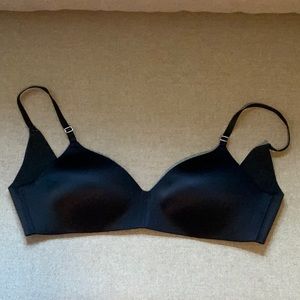 SOMA Vanishing Back & Wireless Bra in Black, Size 36C.